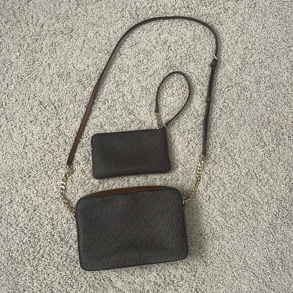 MICHAEL KORS Jet Set Large Logo Crossbody Bag & Wristlet Set in Brown w/ MK Logo - Picture 6 of 16